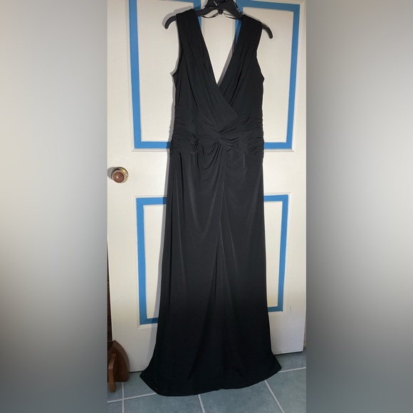 TADASHI SHOJI Woman’s XL Rune Twisted Black Evening Gown - Picture 7 of 12